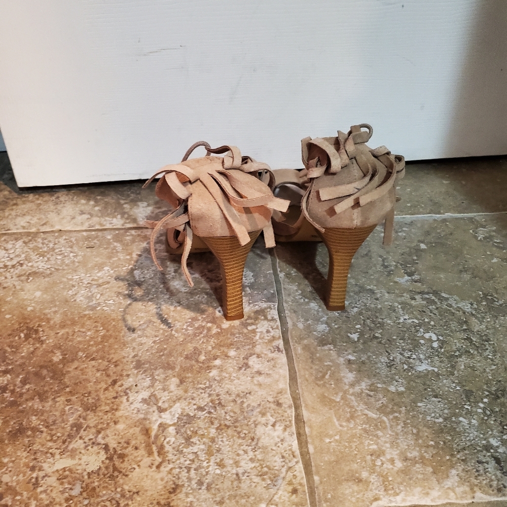 Heels - Picture 2 of 4
